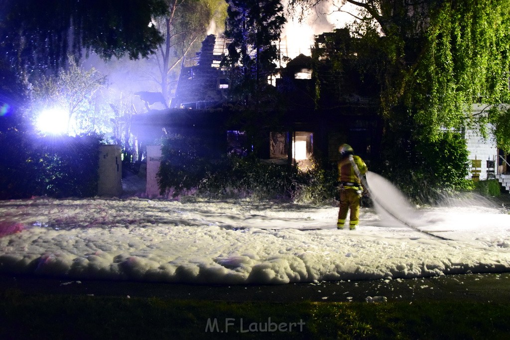 Grossfeuer Einfamilienhaus Siegburg Muehlengrabenstr P0564.JPG - Miklos Laubert